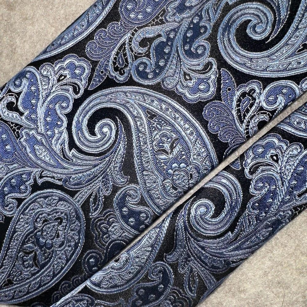 Michael Kors Tie Mens One Size Blue‎ Gray Paisley 100% Silk Necktie